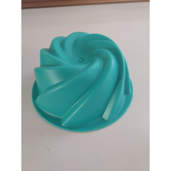 Nordic Ware Micro Mini Bundt's Microwave Mug Cake Pans - Picture 8 of 8